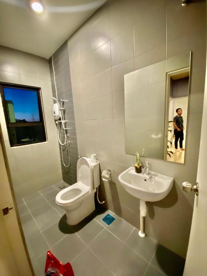 Faizal Madhi Homestay Kuching Exterior photo