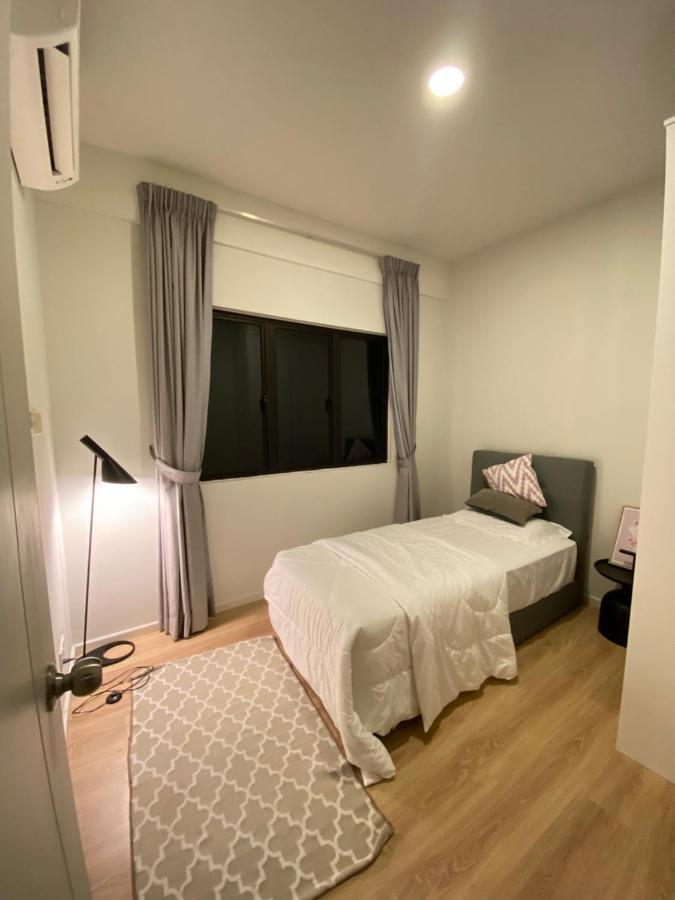 Faizal Madhi Homestay Kuching Exterior photo